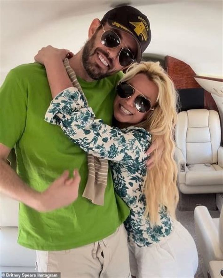 Britney Spears&rsquo; neon bodysuit