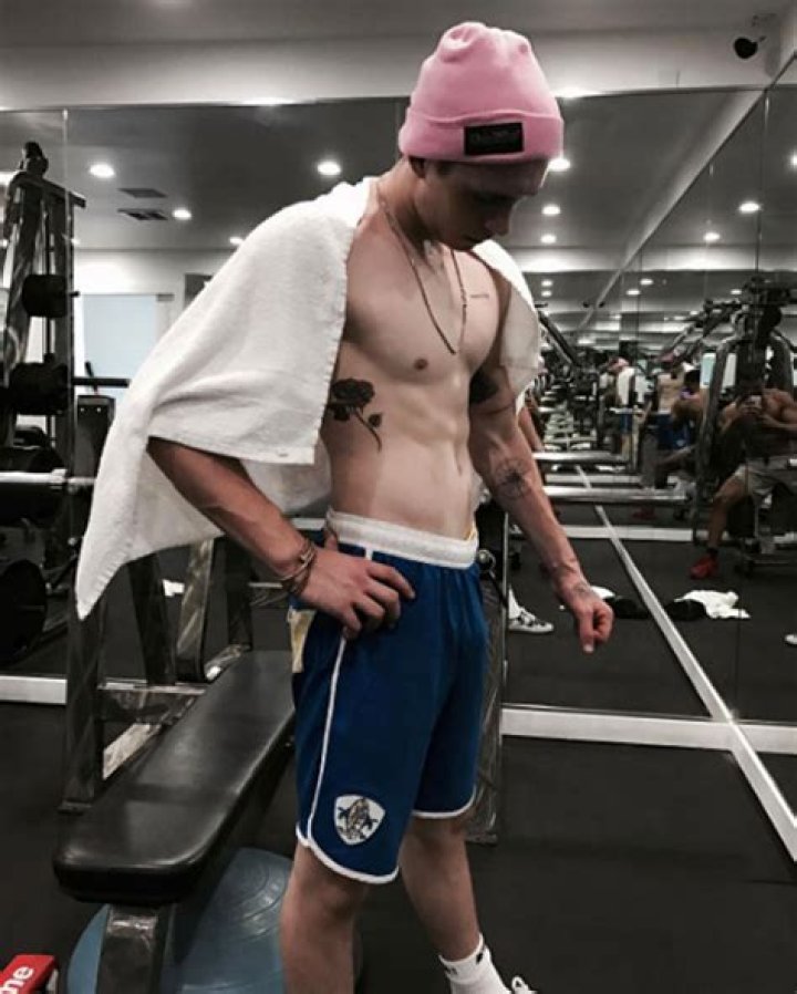 Brooklyn Beckham’s Bulge — See His Sexy Gym Selfie – Hollywood Life