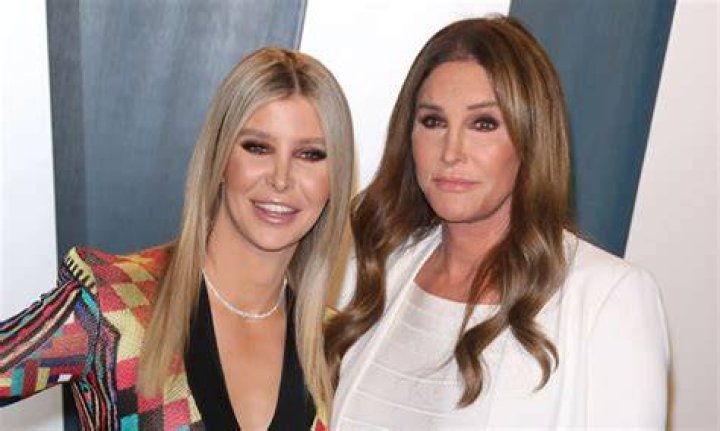 Cailtyn Jenner, 70, Escapes Beachside Home With Quarantine Partner Sophia, 23, For Takeout — Pic