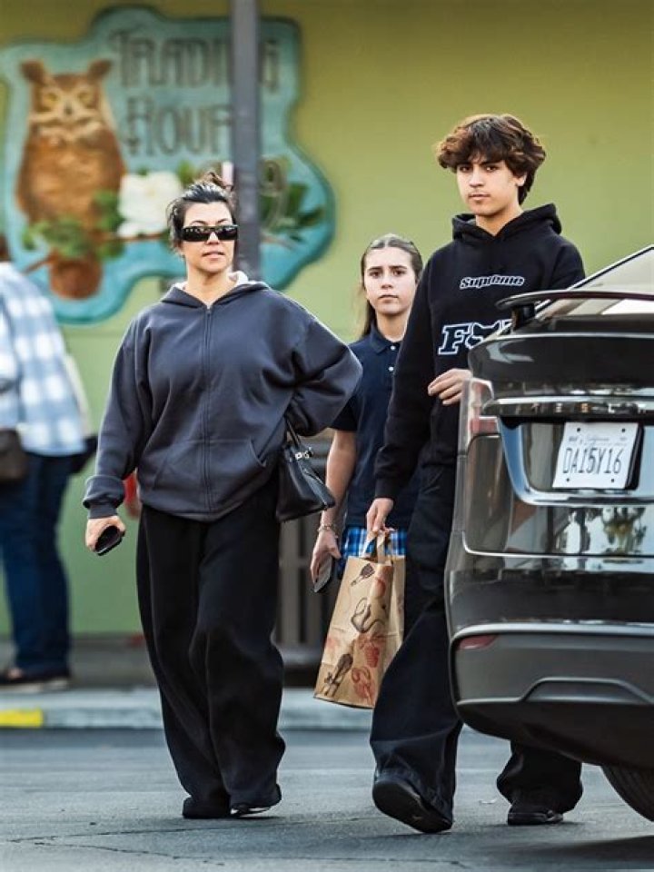 Calabasas, CA - *EXCLUSIVE* - Reality star Kourtney Kardashian sports a laidback look while out for an early dinner with her son Reign and husband Travis Barker at his restaurant Crossroads Kitchen. The vegan restaurant located in Calabasas has been a hit among the city's foodies, and its plant-based cuisine is well-known in the vegan community. The couple was seen holding hands as they arrived at the restaurant, and their casual outfits perfectly complemented each other. Pictured: Kourtney Kardashian, Travis Barker BACKGRID USA 2 APRIL 2023 BYLINE MUST READ: LAGOSSIPTV / BACKGRID USA: +1 310 798 9111 / UK: +44 208 344 2007 / *UK Clients - Pictures Containing Children Please Pixelate Face Prior To Publication*