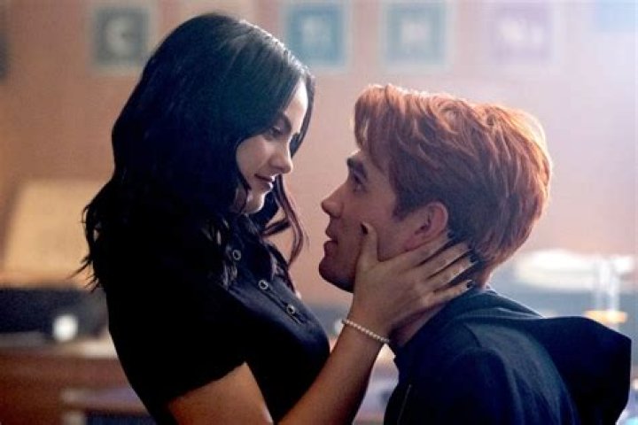 Camila Mendes KJ Apa