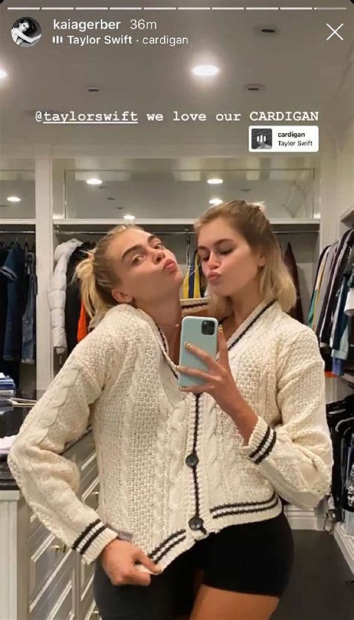 Cara Delevingne & Kaia Gerber Pose In A Cardigan From Taylor Swift – Hollywood Life