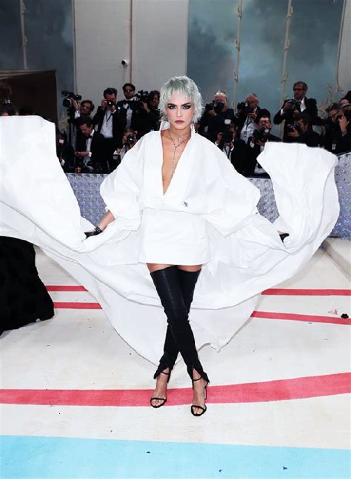 Cara Delevingne’s Met Gala 2022 Outfit: Photo – Hollywood Life
