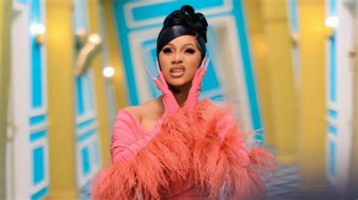 Cardi B Debuts Pink Wig While Posing In A Pair Of Daisy Dukes – Hollywood Life