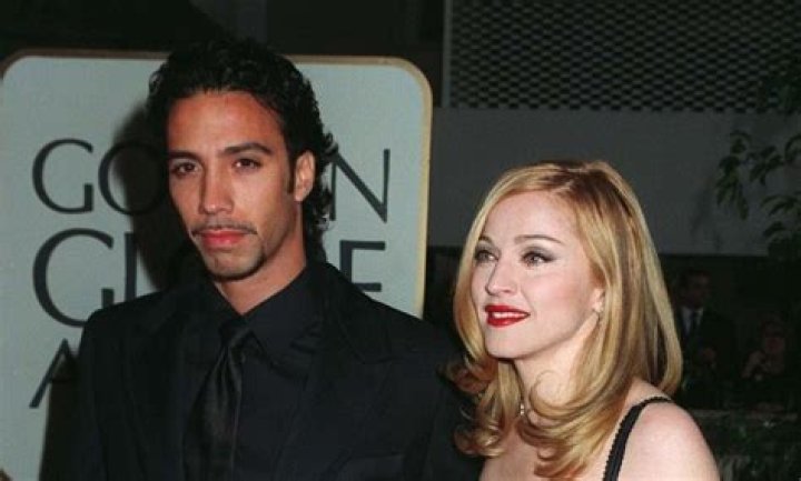 CARLOS LEON MADONNA Evita" star Madonna and Carlos Leon, father of their infant daughter, arrive for the film's premiere, at the Shrine Auditorium in Los AngelesEVITA OPENING, LOS ANGELES, USA