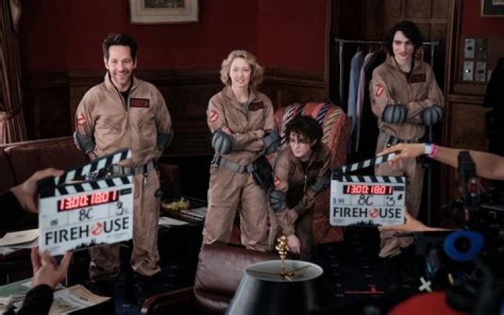 Carrie Coon & Finn Wolfhard