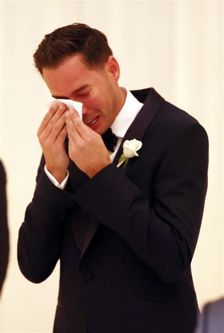 Carter Reum crying
