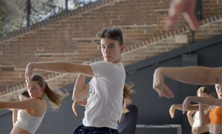 Cast Recreates Dance Scene – Hollywood Life
