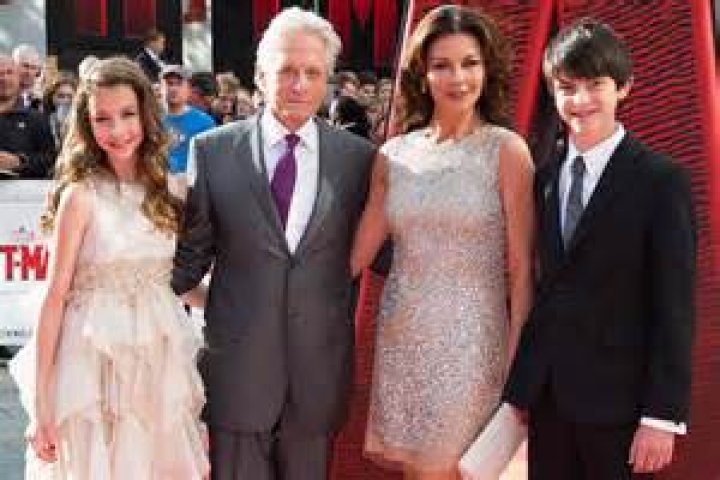 Catherine Zeta-Jones & Michael Douglas’ Thanksgiving With Dylan & Carys – Hollywood Life