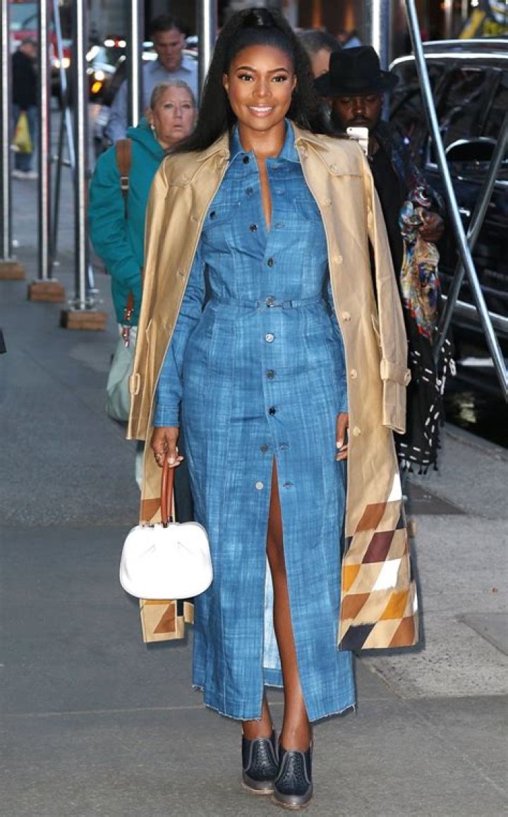 Celebs Wearing Denim Dresses: Photos