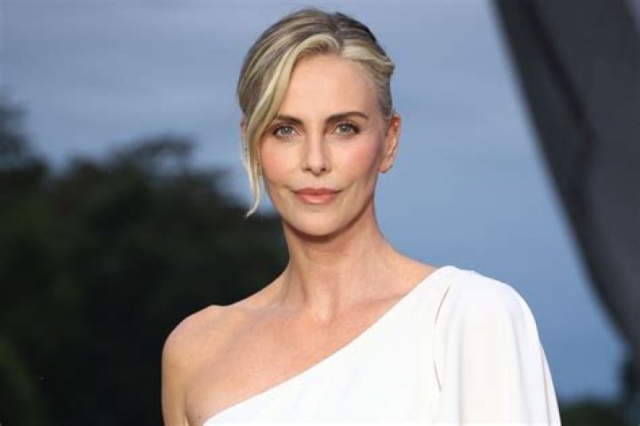 Charlize Theron At The &lsquo;Reindeer Games&rsquo; Premiere