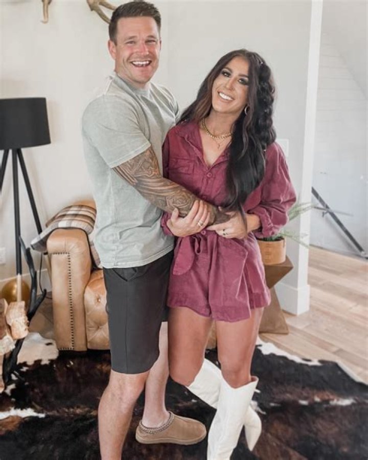 Chelsea Houska’s Husband Cole DeBoer Posts Hot Video Of Him Breaking A Sweat Shirtless