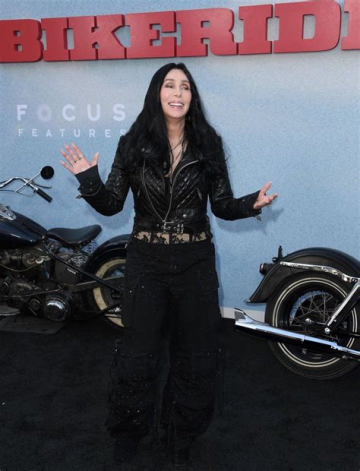 Cher At The Premiere Of &lsquo;Burlesque&rsquo;