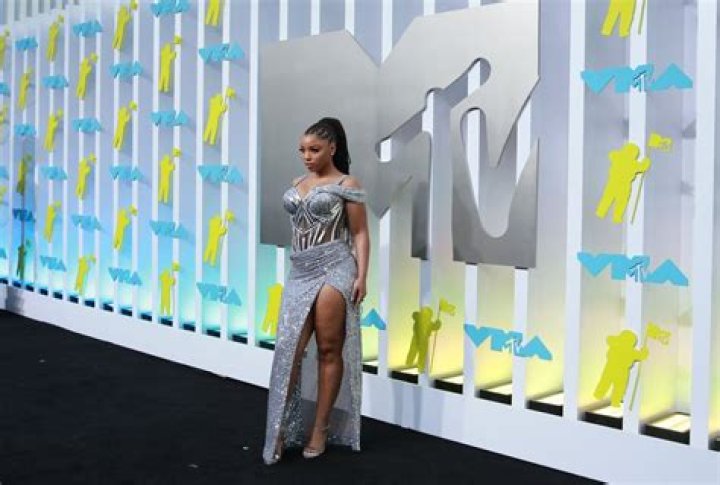 Chlöe Bailey Stuns In Silver Corset Dress At The 2022 VMAs