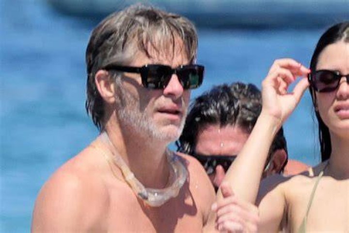 Chris Pine Goes Shirtless With Mystery Woman In Italy: Photos – Hollywood Life