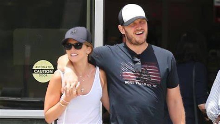 Chris Pratt Wears Gadsden Flag ‘Don’t Tread On Me’ T-Shirt — Pic – Hollywood Life