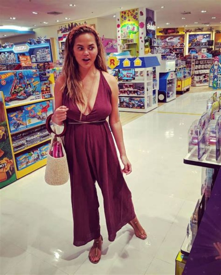 Chrissy Teigen Claps Back At Trolls Who Think She Didn’t Get Her Breast Implants Removed: ‘These Are The Scars’