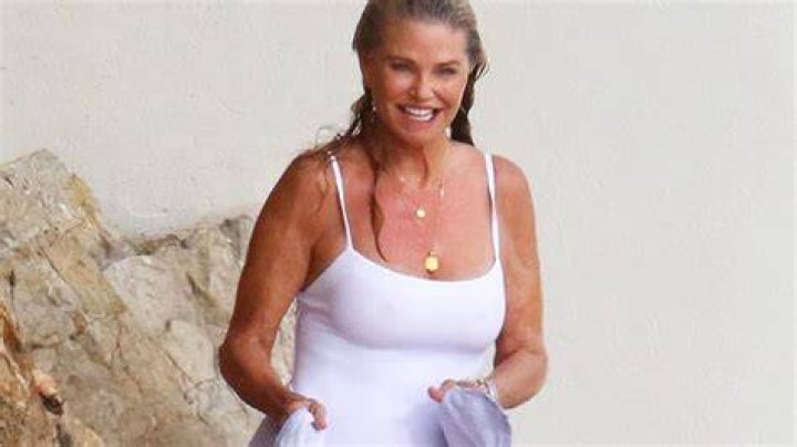 Christie Brinkley Wears Pink Swimsuit In The Turks & Caicos: Photos – Hollywood Life
