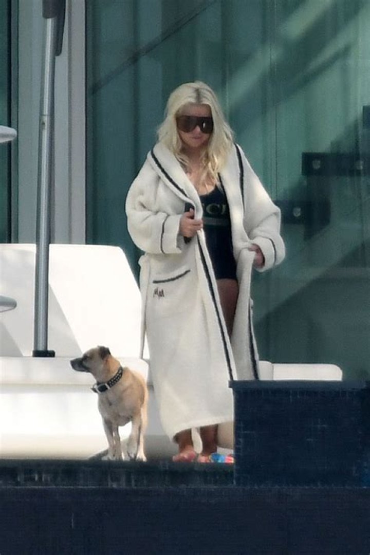 Christina Aguilera Stuns In Gucci Swimsuit While In Miami — Pics – Hollywood Life