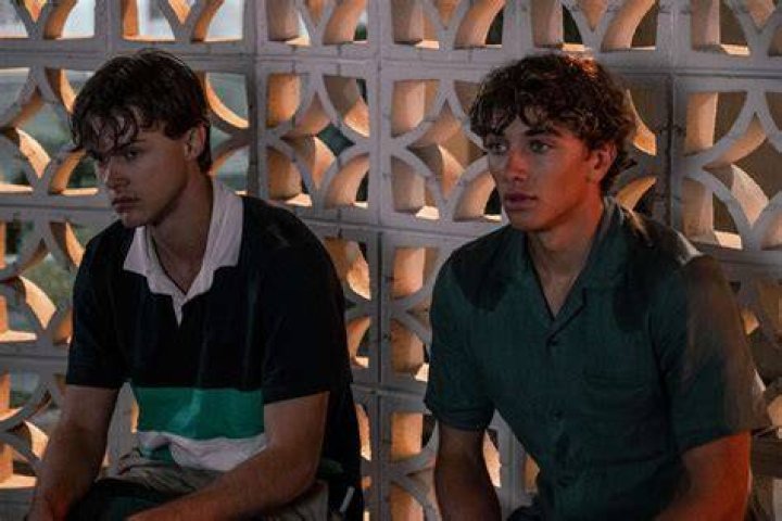 Christopher Briney (Conrad), Gavin Casalegno (Jeremiah)
