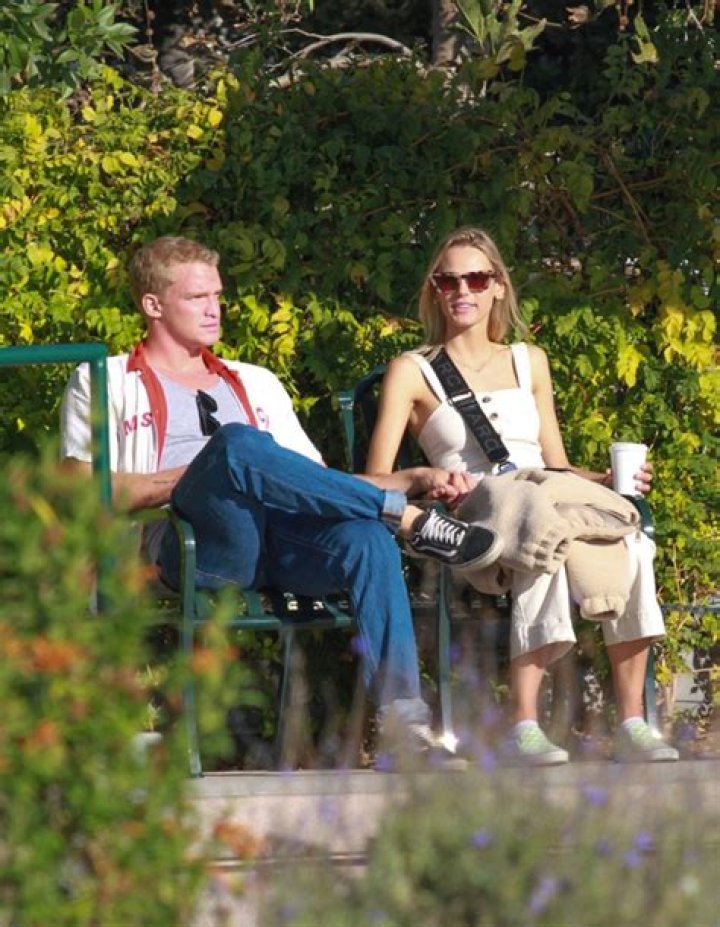 Cody Simpson & New Girlfriend Marloes Stevens Have Great ‘Chemistry’ – Hollywood Life