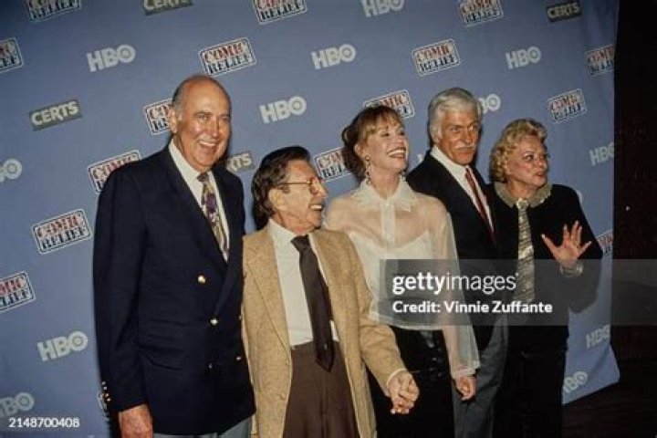 Comedian and film director Carl Reiner, 71, poses following an interview, New York. Reiners latest project is Fatal Instinct, a burlesque of 1940s film noir and of such recent film as Fatal Attraction and Basic Instinct Carl Reiner New York 1993, New York, USA