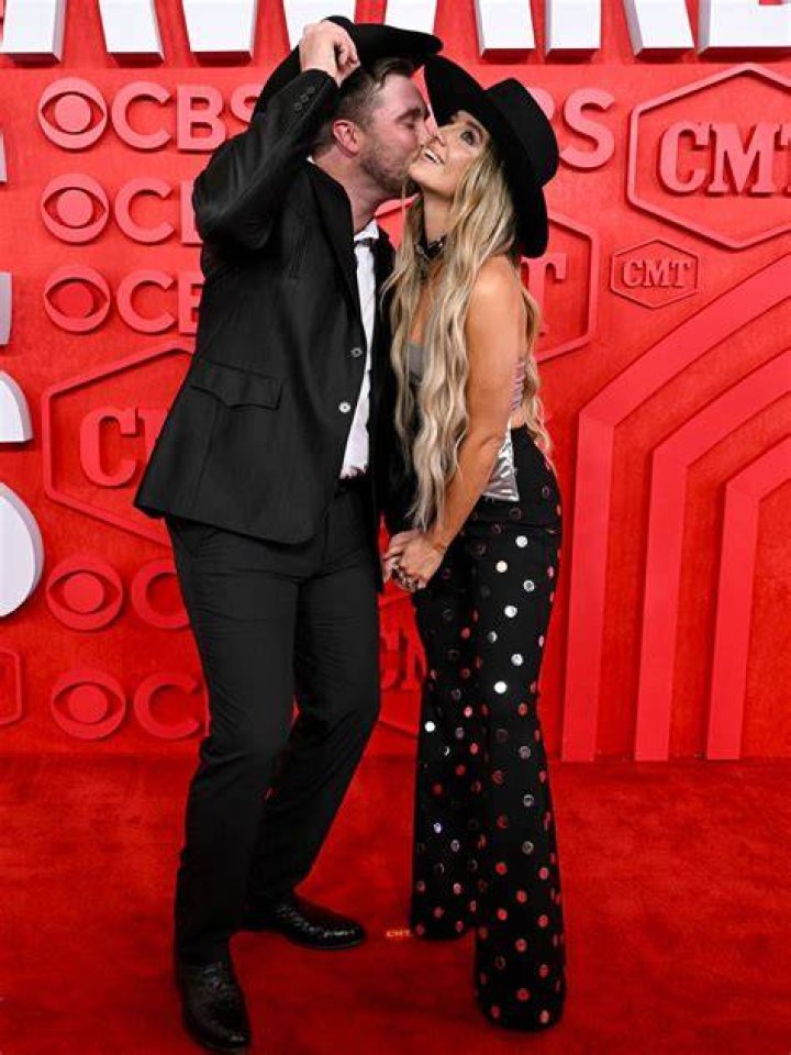 Confirm Relationship At CMT Awards – Hollywood Life
