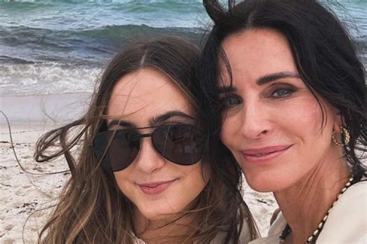 Courteney Cox’s Daughter Coco, 15, Sings ‘Hamilton’s ‘Burn’ Perfectly & Fans Are Shook: ‘OMG’ — Watch