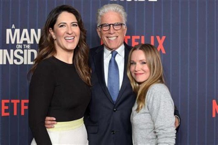 D’Arcy Carden Reveals Which ‘Good Place’ Actor Makes Her Break On Set – Hollywood Life