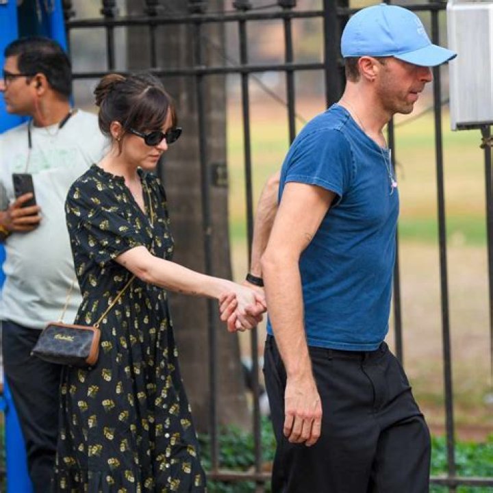 Dakota Johnson & Chris Martin Back Together? Their Family Thinks So – Hollywood Life