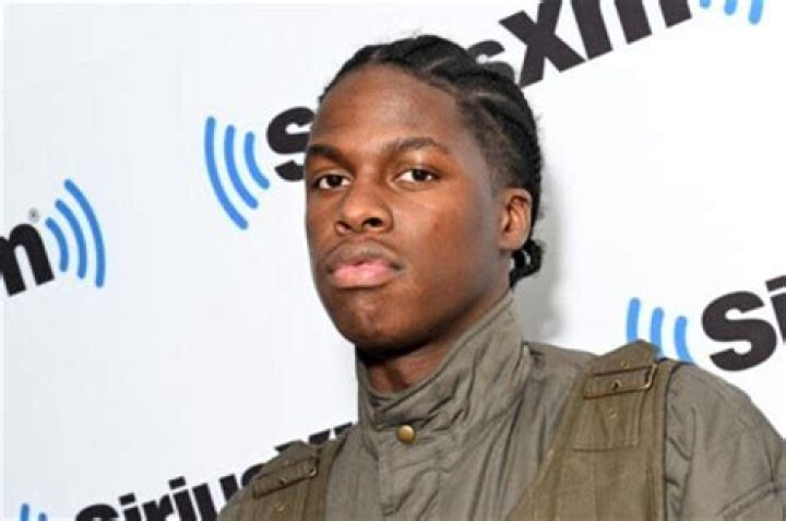 Daniel Caesar Instagram Live Rant On Black People, YesJulz & More – Hollywood Life