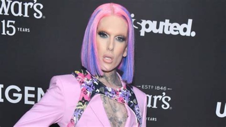 Debuts Pink Buzzcut – Hollywood Life