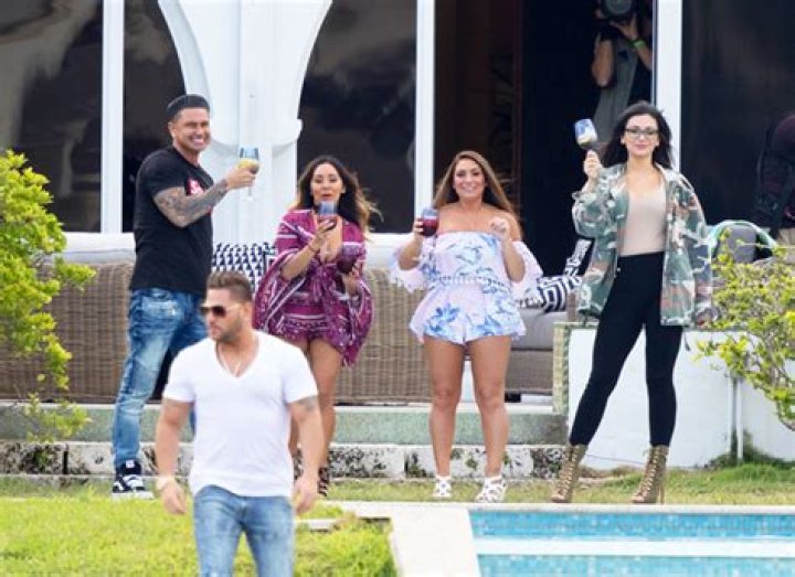 Deena Cortese & JWoww Talk ‘Jersey Shore’ & If They’ll Quit – Hollywood Life
