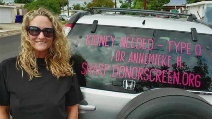 Designed To Hide Kidney Transplant Scar – Hollywood Life