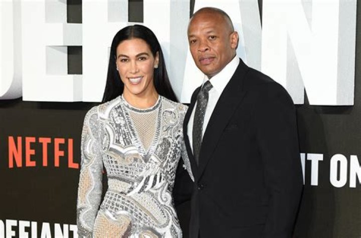 DR DRE AND HIS WIFE NICOLE YOUNG 8 MILE HIGH FILM PREMIERE, LOS ANGELES, AMERICA - 06 NOV 2002