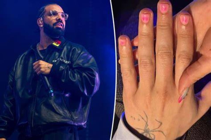 Drake hands an award to Rihanna