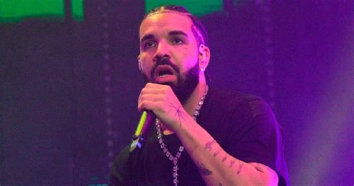 Drake reacts to fan who threw vape onstage