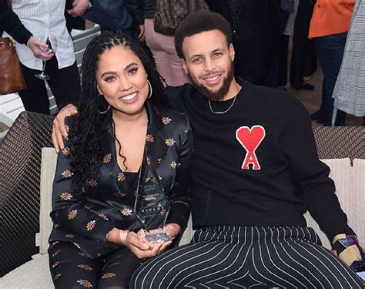 Drake’s ‘Race My Mind’ Mentions Ayesha Curry & Steph Responds – Hollywood Life