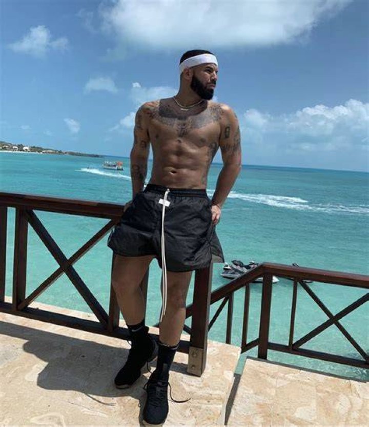 Drake Shirtless