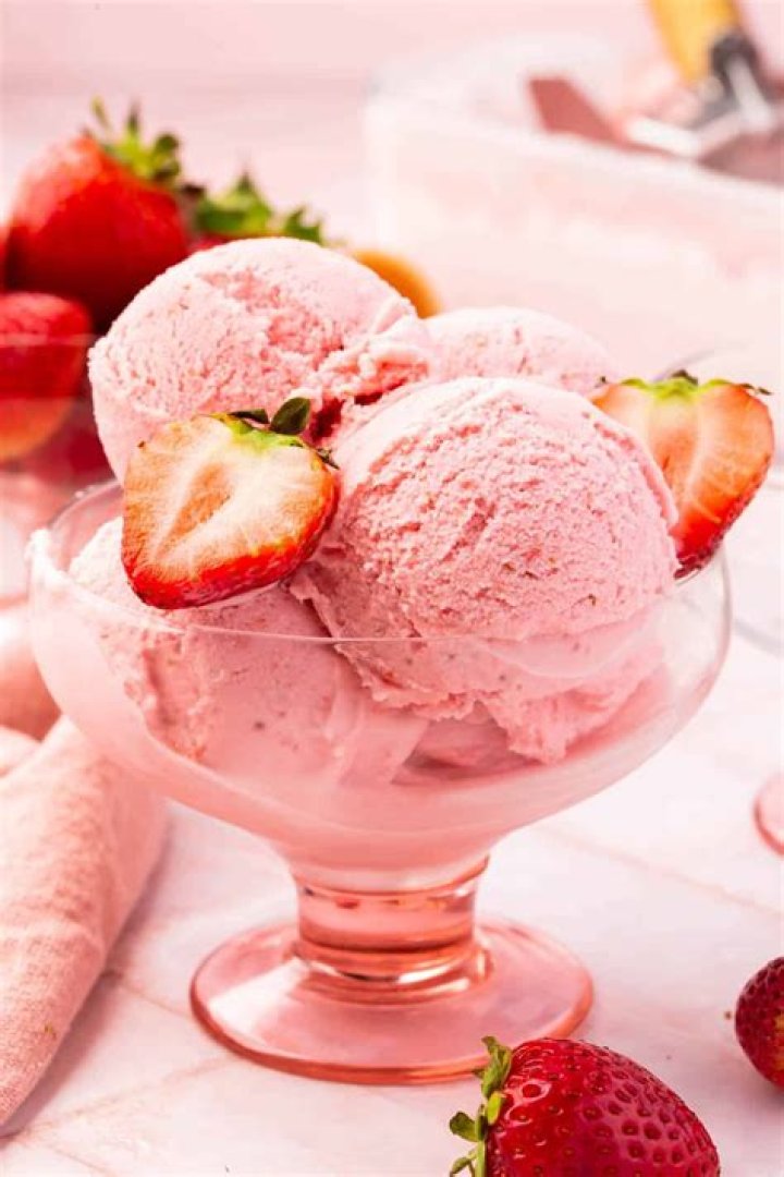 Dream Grabs Ice Cream With Her Cousins