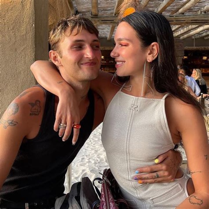 Dua Lipa Rocks Monochrome Outfit On Dinner Date With Anwar Hadid – Hollywood Life