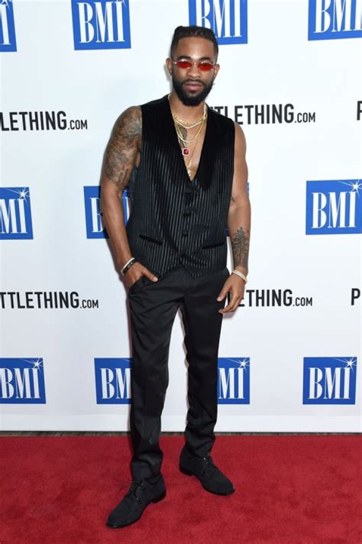 Elijah Blake Looks Good