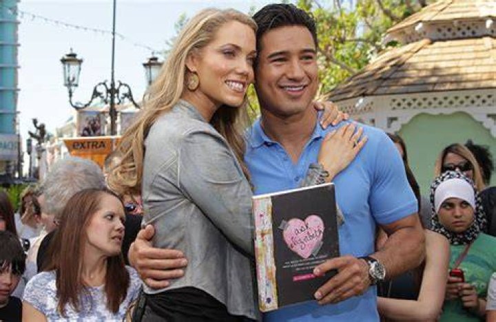 Elizabeth Berkley, Mario Lopez
