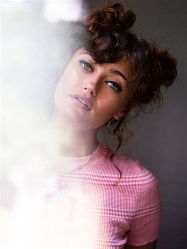 Ella Purnell Stars As Tess On &lsquo;Sweetbitter&rsquo;