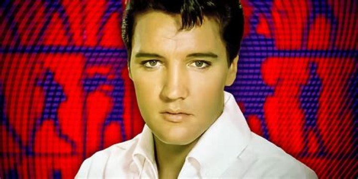 Elvis Presley in front of Graceland