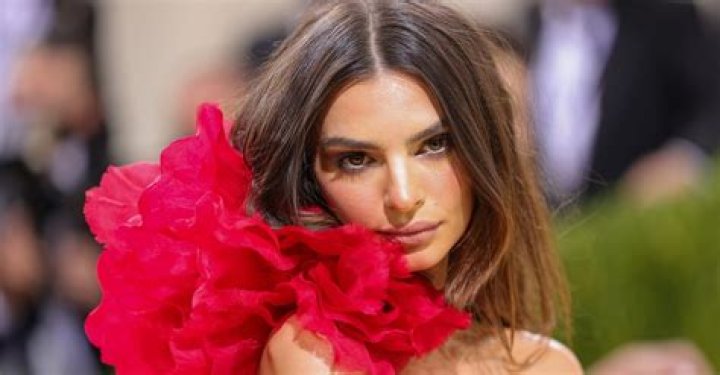 Emily Ratajkowski Admits She Wants To Date A Woman & Is Just ‘Waiting For The Right One’