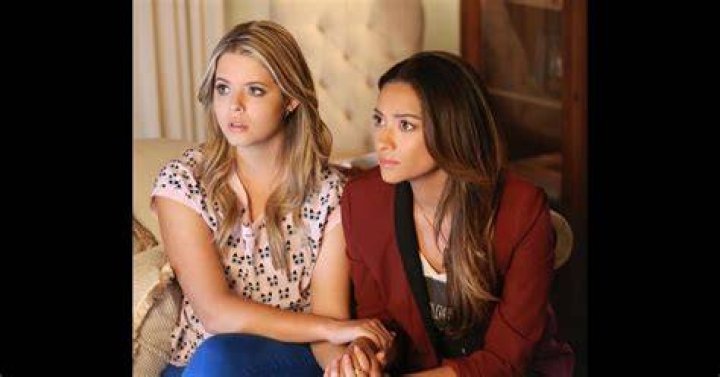 Emily Turns Against Alison – Hollywood Life