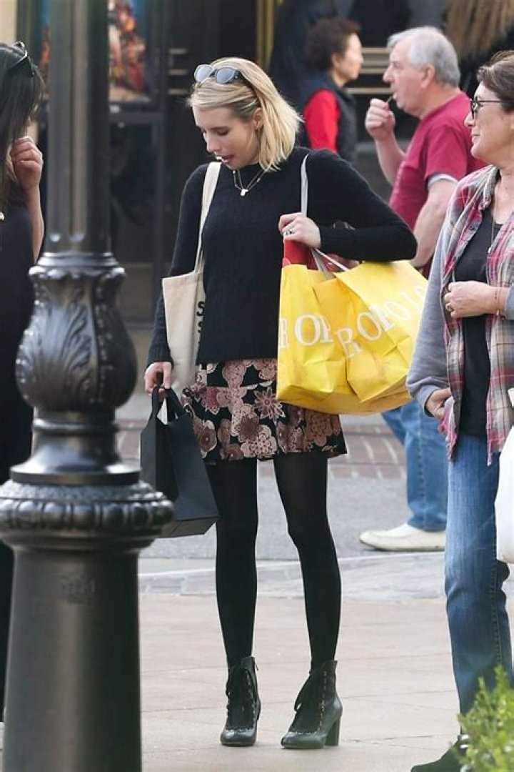 Emma Roberts shopping 