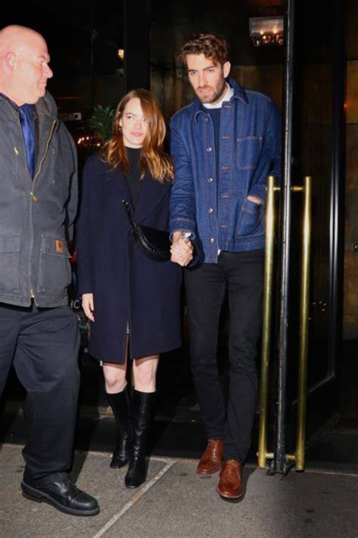 Emma Stone Spotted With Alleged Baby Bump & Sparks Pregnancy Rumors – Hollywood Life