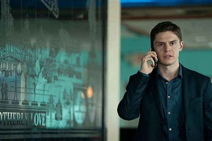 Evan Peters’ Character Zabel Killed In Shootout – Hollywood Life